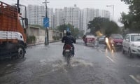 സംസ്ഥാനത്ത് കാലവര്‍ഷം ശക്തം; രണ്ടു ജില്ലകളിൽ വെള്ളിയാഴ്ച റെഡ് അലർട്ട്